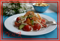 Салат с сырокопченой грудкой и свежими овощами